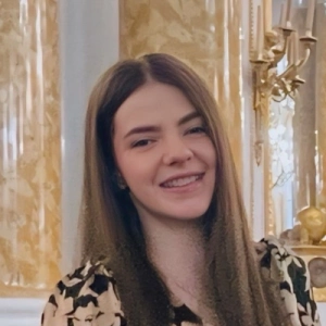 Oksana Momot 