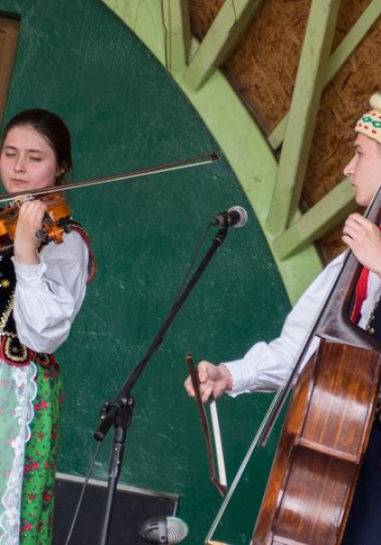 Festiwale i konkursy folklorystyczne.