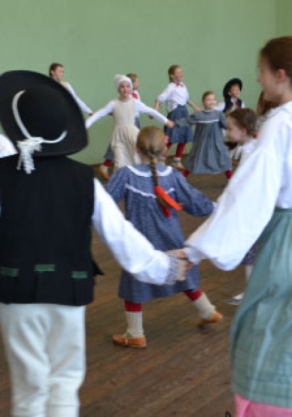 Występ Dziecięcego Zespołu Regionalnego ,,Mali Mogilanie'' na Majówce w Brennej