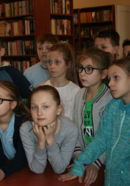Lekcje biblioteczne w Gminnej Bibliotece Publicznej w Mogilanach