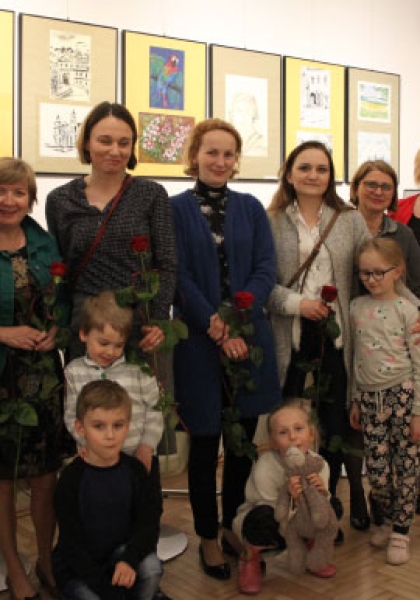 Wystawa prac Uczestników warsztatów rysunku i malarstwa.